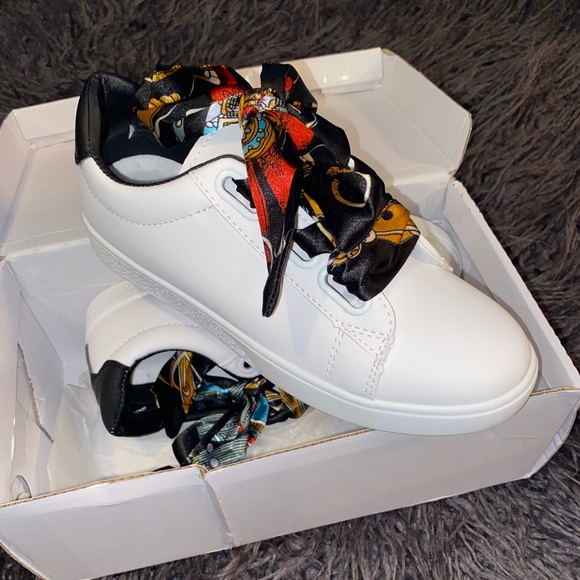 Sneakers - Picture 3 of 4